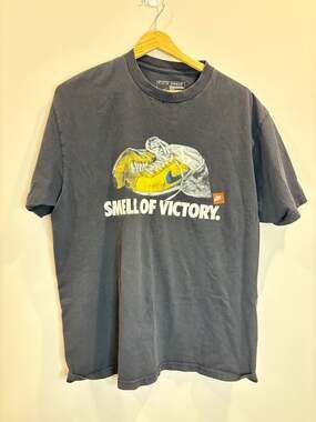 Nike Smell of Victory Graphic T-Shirt Vintage Black Short Sleeve Tee
